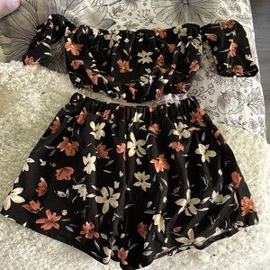 Medium to small fit set top and bottom